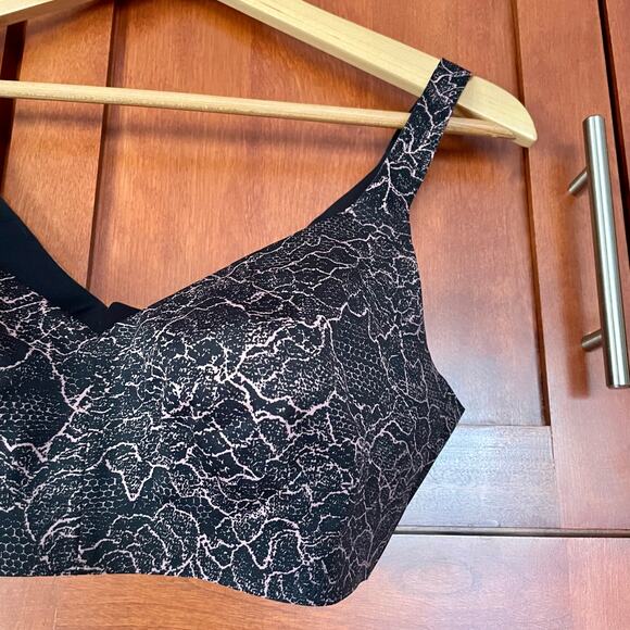 Lululemon Like Nothing Bra Lacescape Spanish Rose Black Wireless Size 36C NEW - Picture 2 of 6